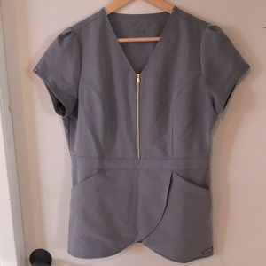 NWOT Jaanuu tulip scrub top medium